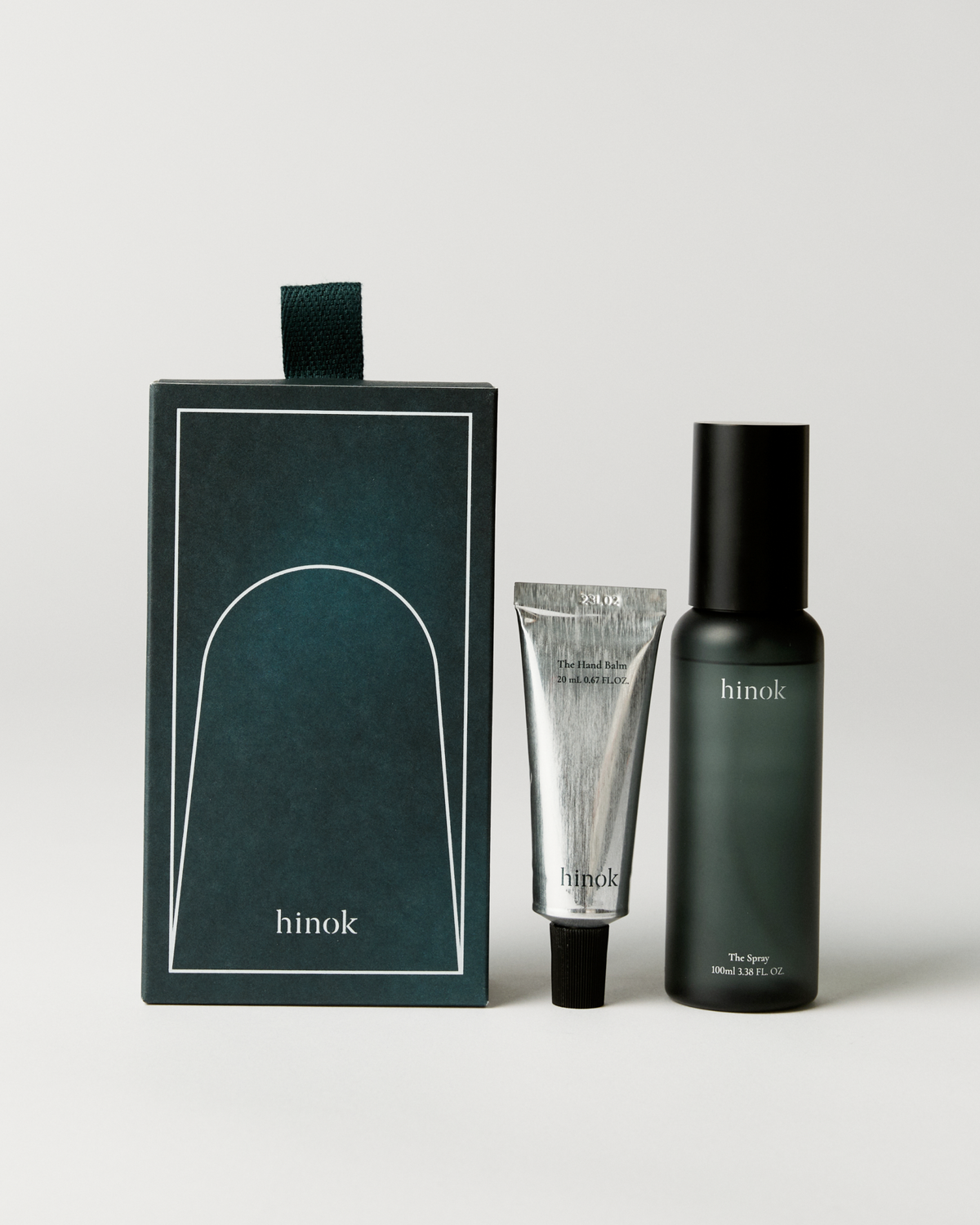 Essential To Go Kit: gift box with The Hand Balm Mini and The Spray To Go
