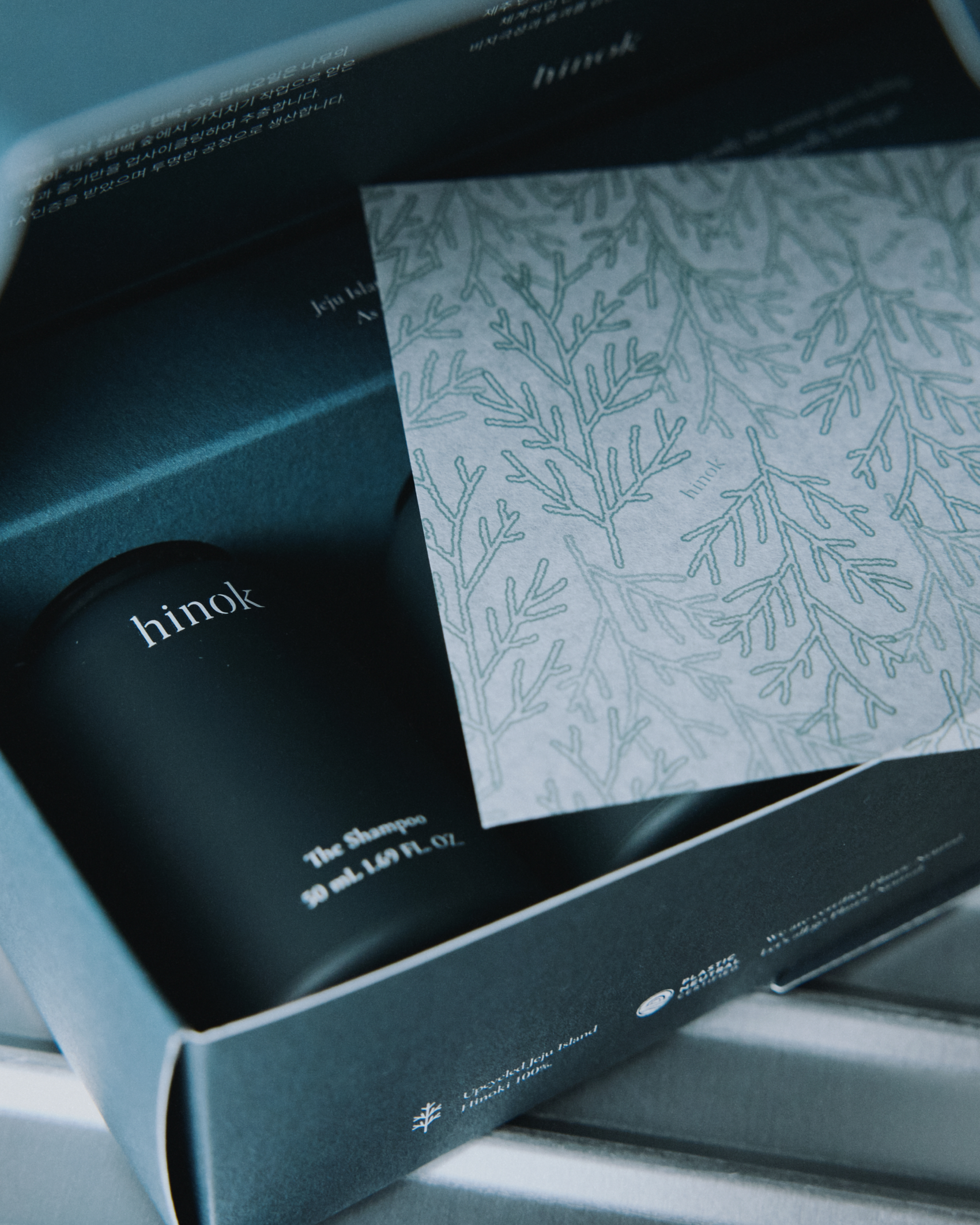 The discovery set gift box with hinoki tissue paper