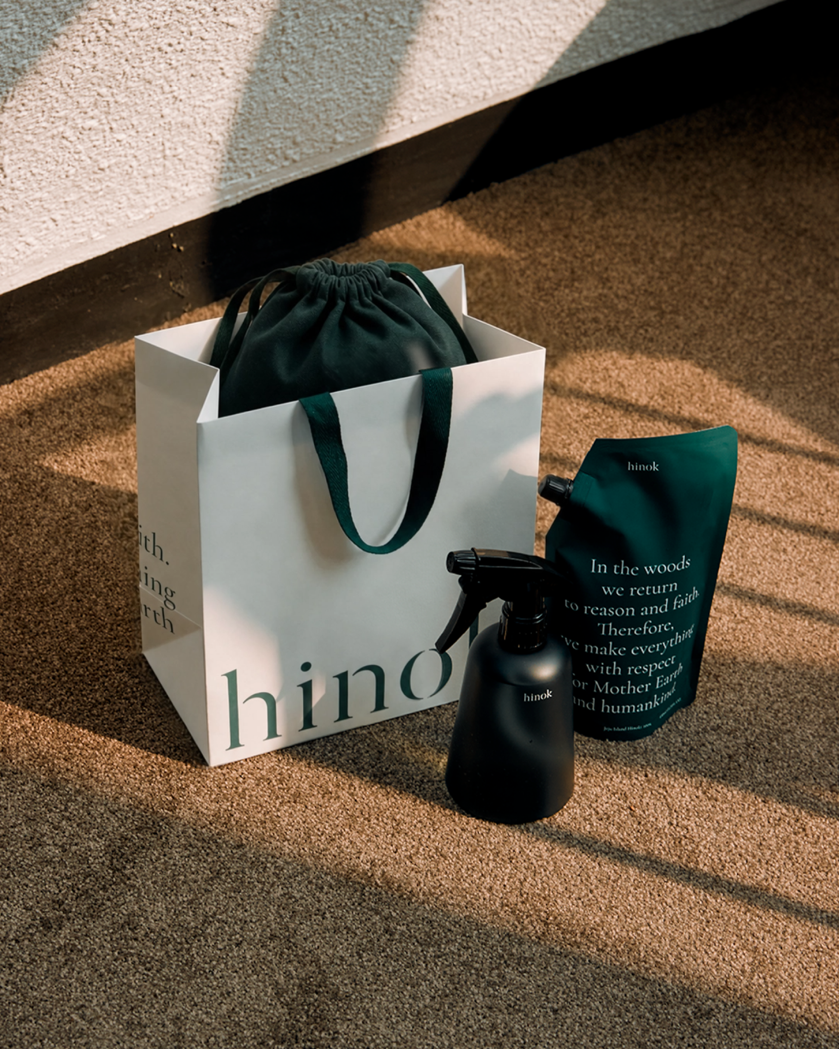 The Spray Gift Set in its hinok gift bag