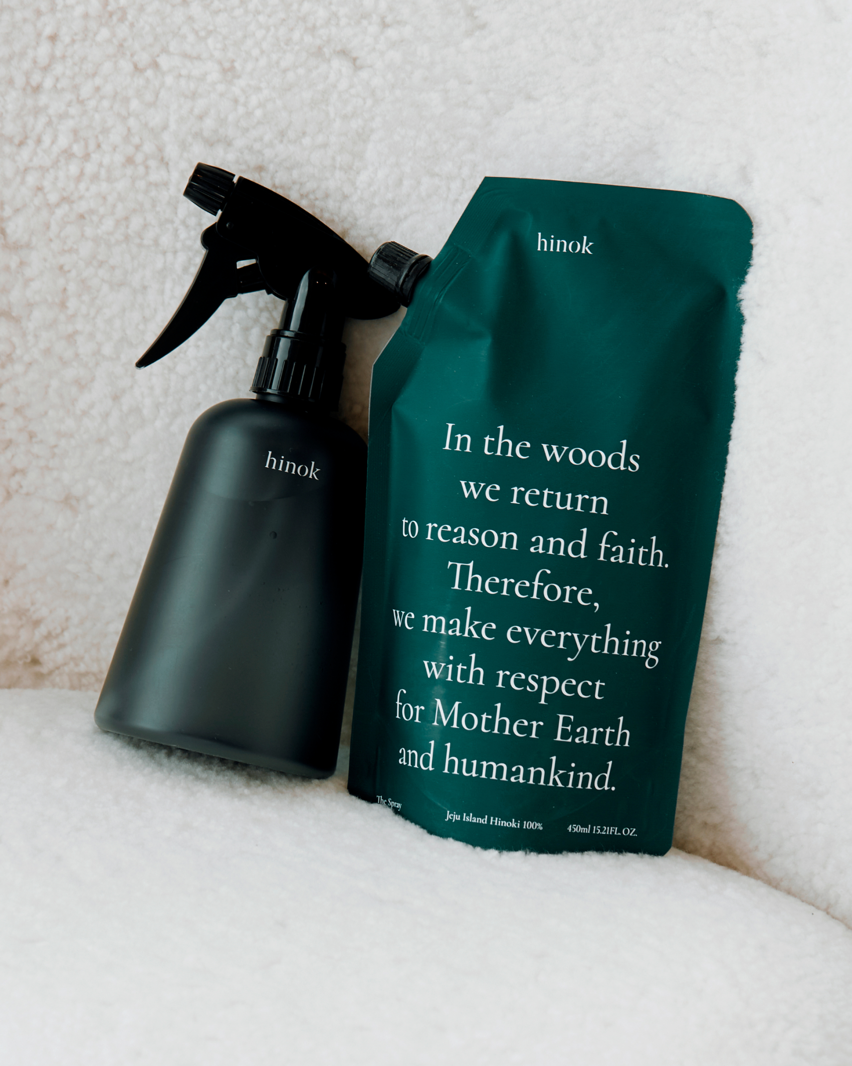 The Spray bottle with its refill pouch